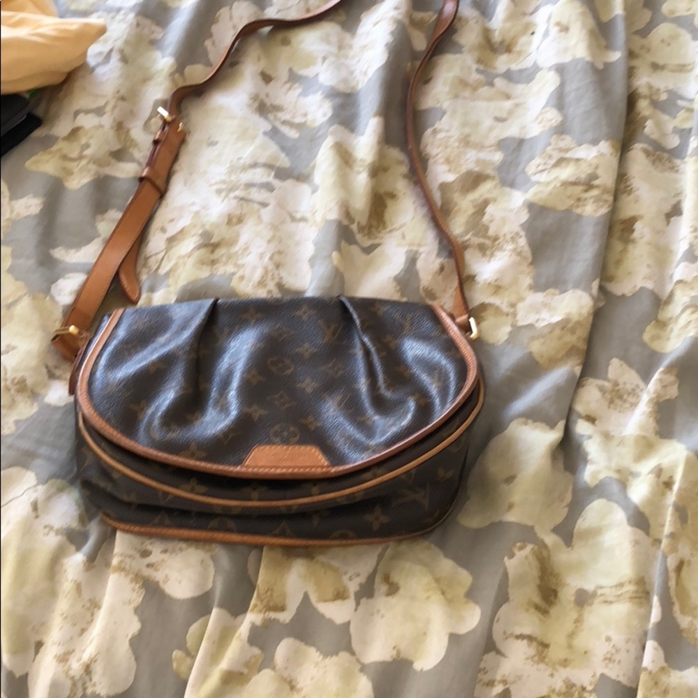 Luis Vuitton cross body - Picture 5 of 5